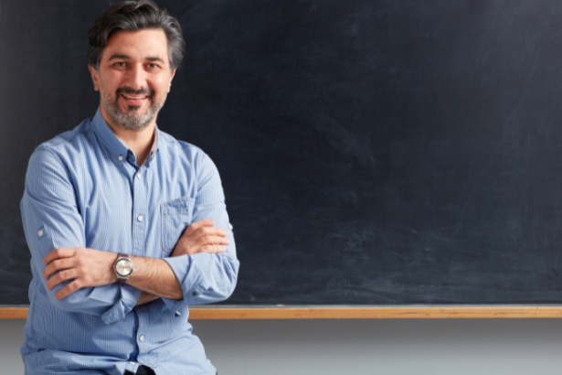 Luciano Guimaraes Tebar analisa como a Carteira Nacional do Professor pode apoiar a vida financeira dos docentes.