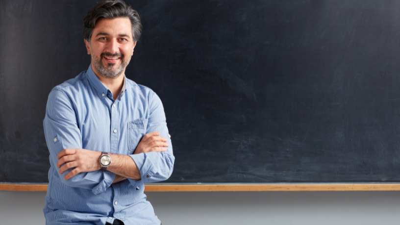 Luciano Guimaraes Tebar analisa como a Carteira Nacional do Professor pode apoiar a vida financeira dos docentes.