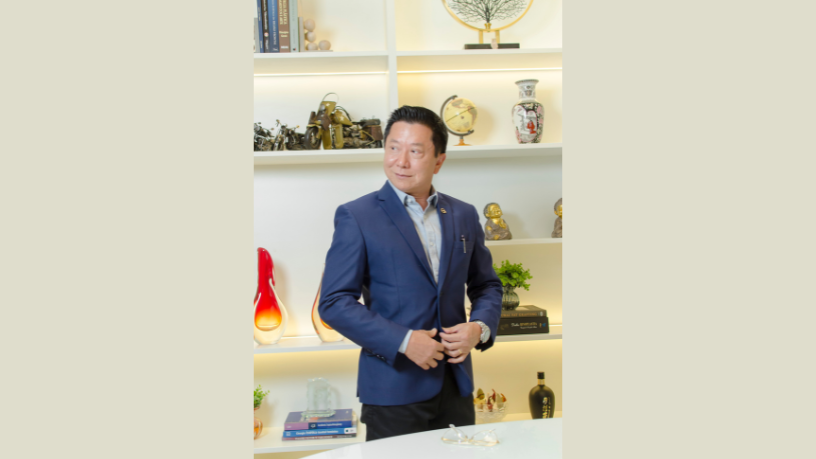 Milton Seigi Hayashi apresenta os diferentes tipos de implantes de silicone para resultados personalizados.