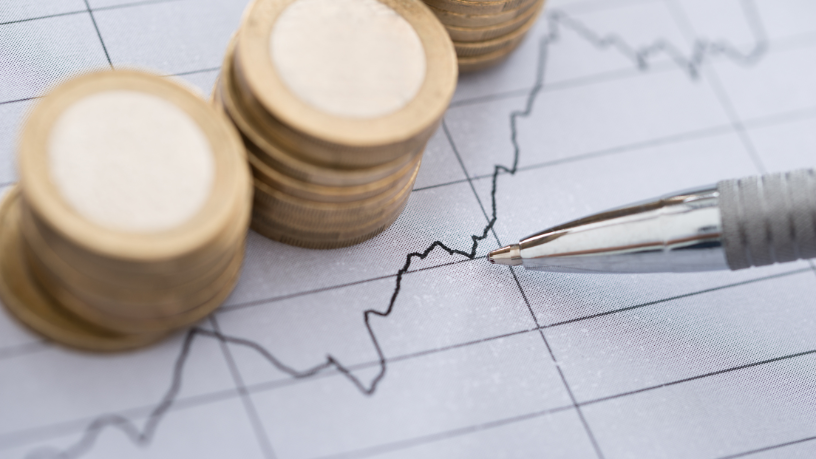 Andrey de Oliveira Pontes mostra como viver abaixo do padrão pode abrir espaço para investir mais e construir um futuro financeiro sólido.