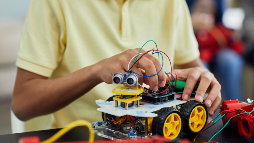 Preparar alunos para Olimpíadas de robótica exige planejamento e foco no desenvolvimento integral, ressalta Gustavo Adolfo Morceli Rodrigues.